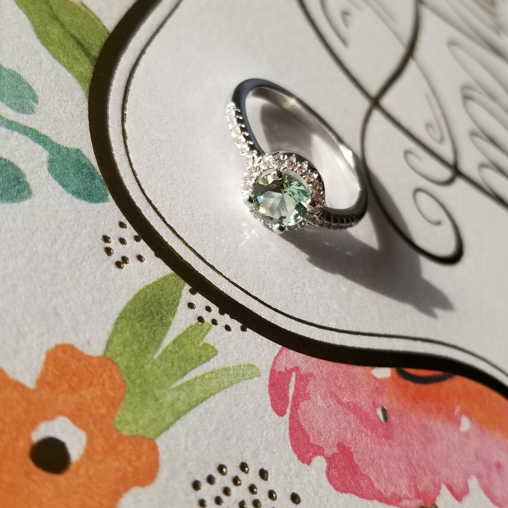 Apple Green Zircon Ring Size 7 - Picture 3 of 4